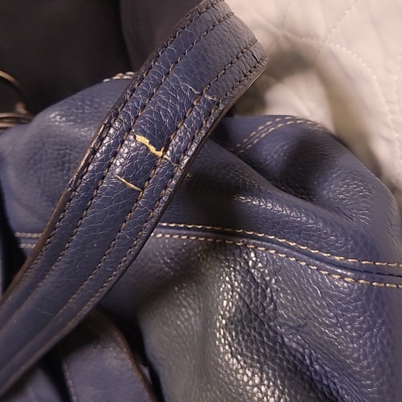 Tignanello Woman's blue leather purse. Beautiful, luxurious, minimal call outs - Picture 8 of 8